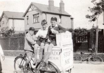 Ray Parry (R) with cousin (in cap) & friend, Earlsway, Curzon Park